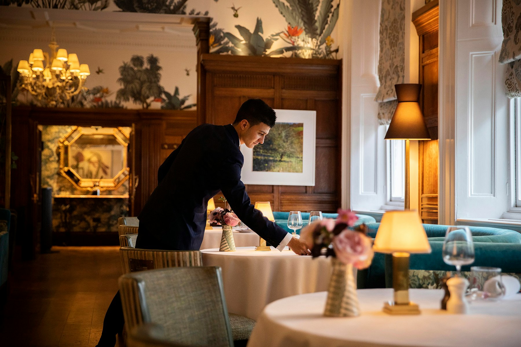 BondStreet_Browns_interior_restaurant_fine_dining_waiter.jpg